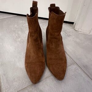 Brown suede Steve Madden booties
